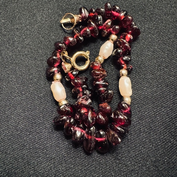 Garnet and Pearl Bracelet - Picture 2 of 5